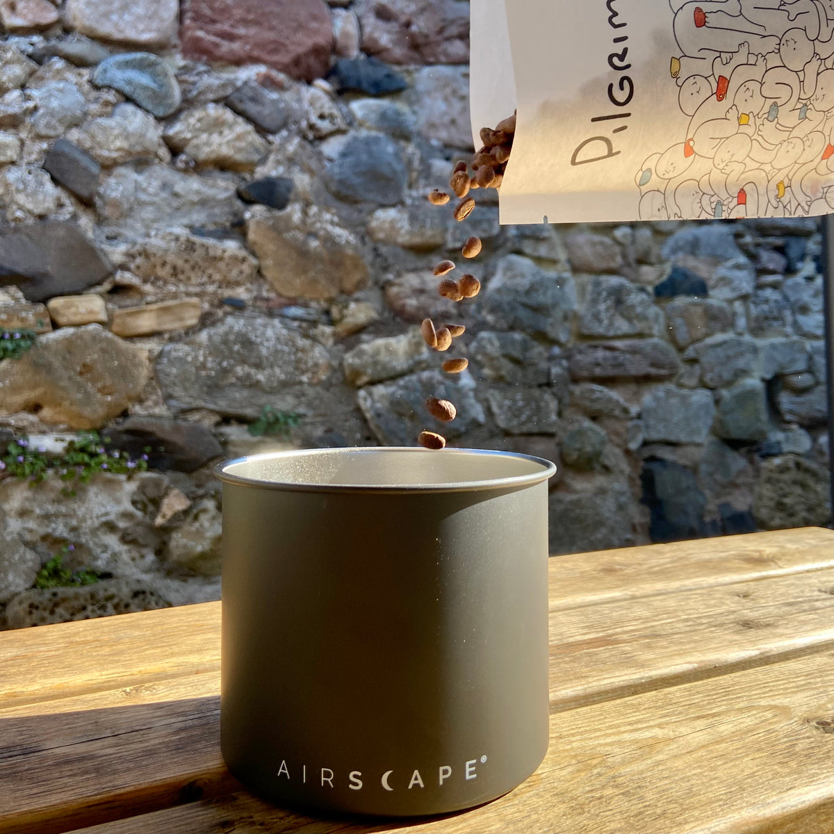 A single 200g Airscape Cannister